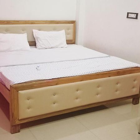 Maa Savitri Gest House Hotell Ayodhya Exteriör bild