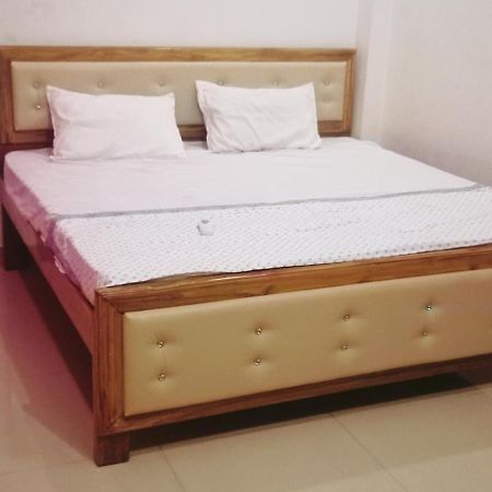 Maa Savitri Gest House Hotell Ayodhya Exteriör bild