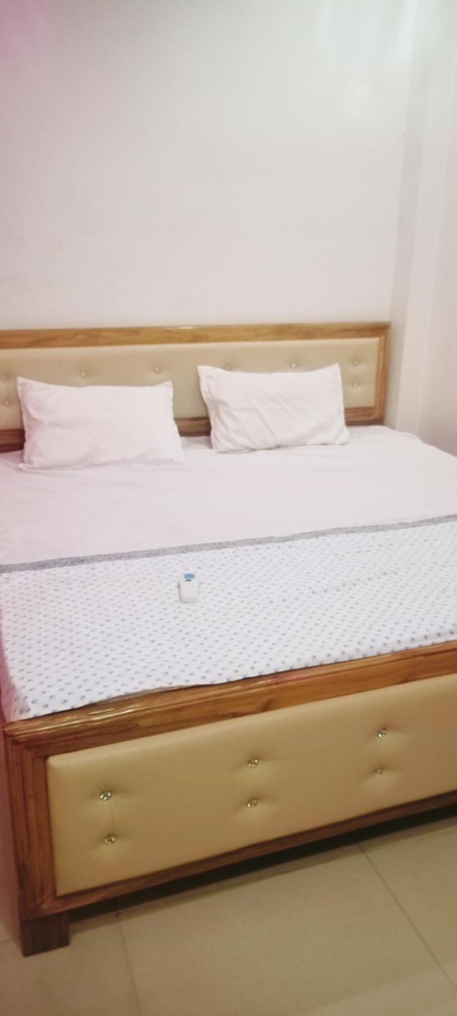Maa Savitri Gest House Hotell Ayodhya Exteriör bild